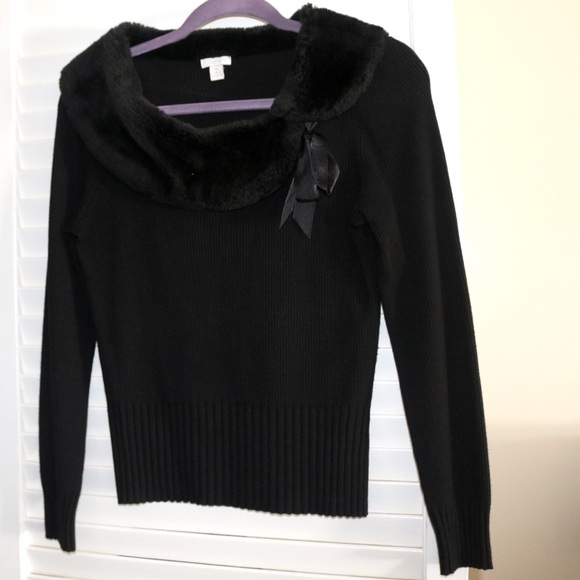 Apt. 9 Sweaters - A cozy black sweater with fur collar.